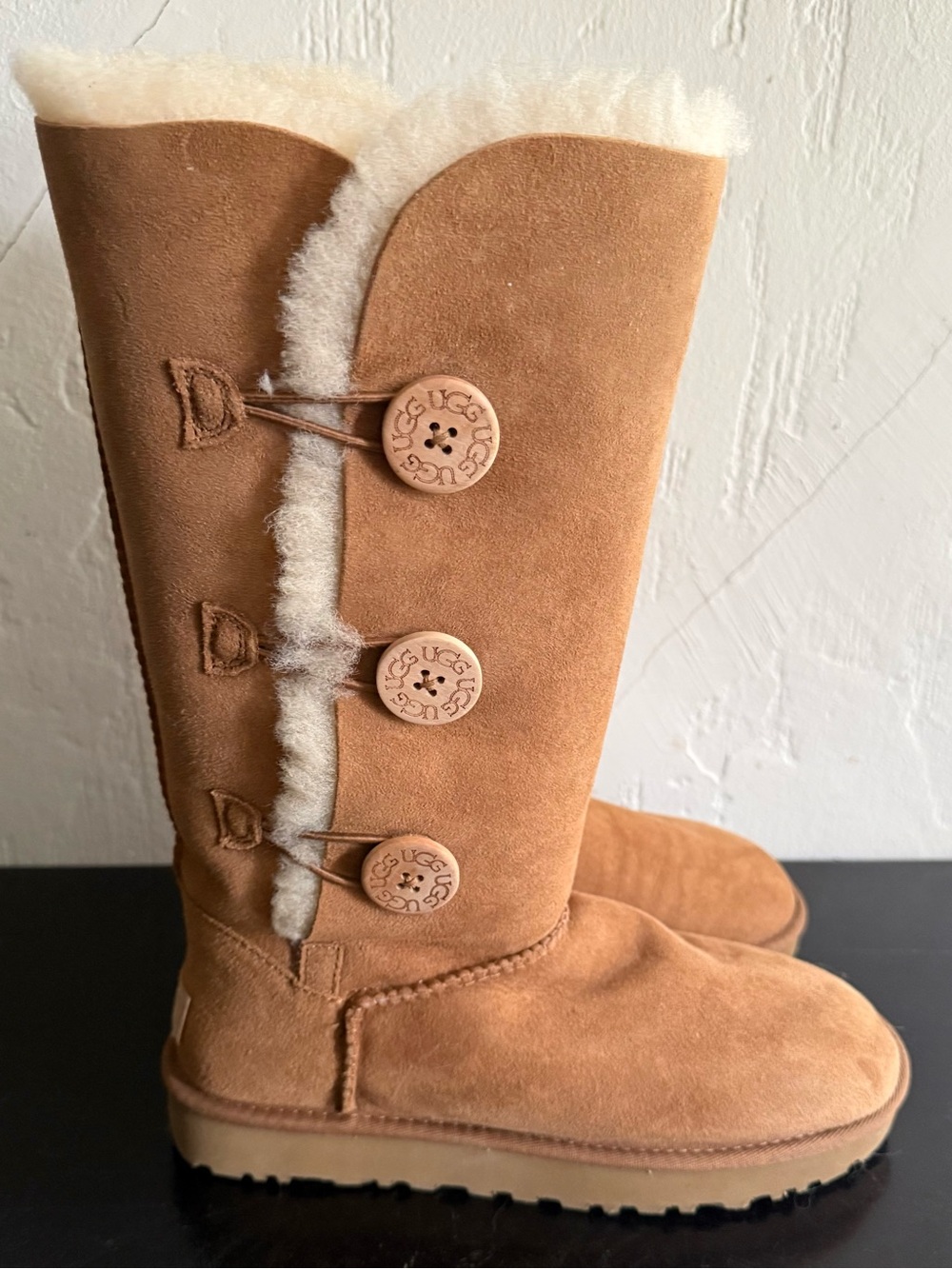 UGG Bailey - Suede Triple Button -Chestnut Boots - Size 8
